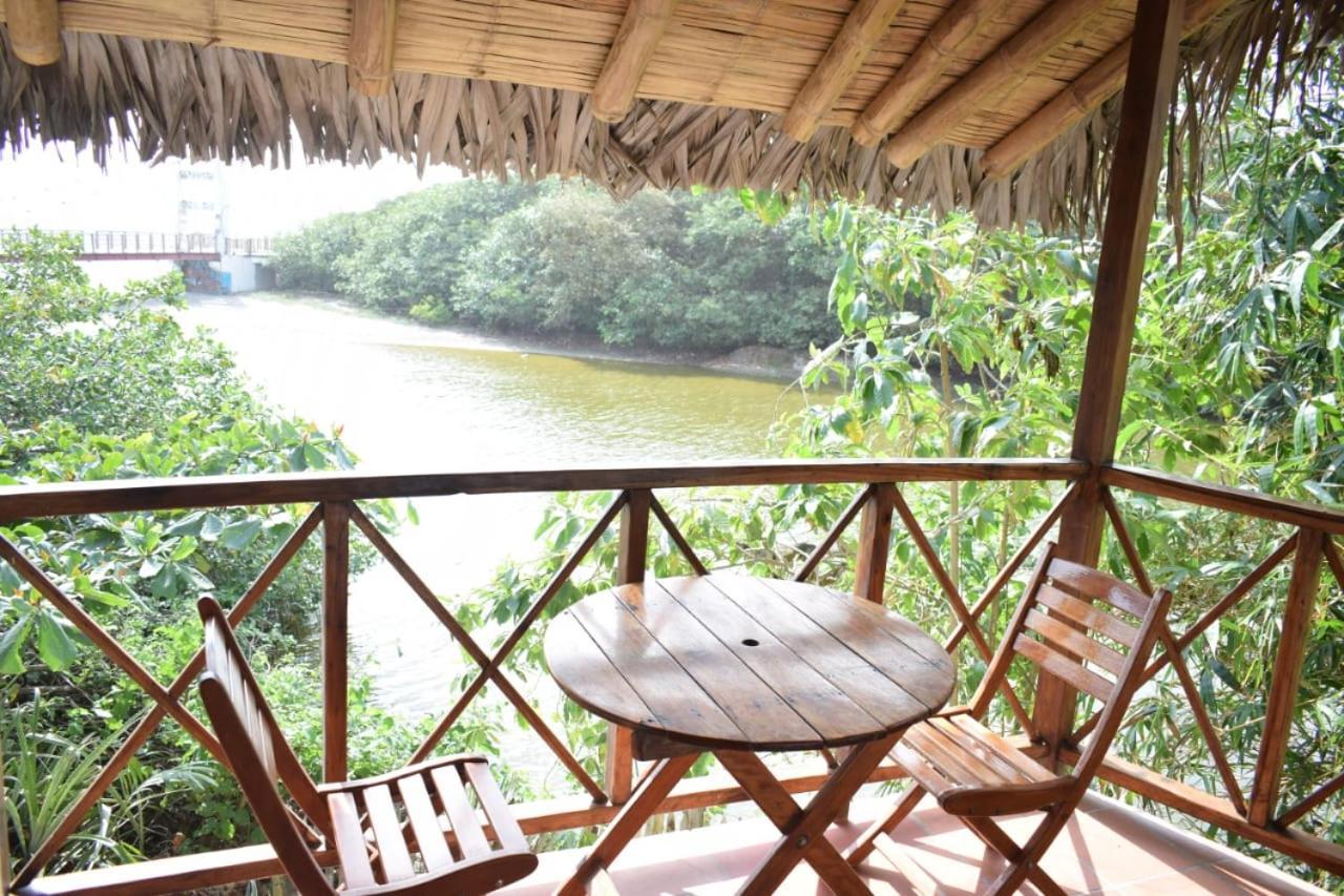 Hotel Bambú Canoa Bagian luar foto