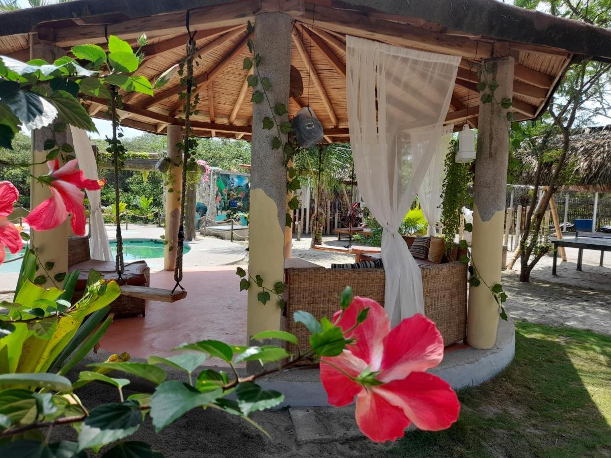 Hotel Bambú Canoa Bagian luar foto
