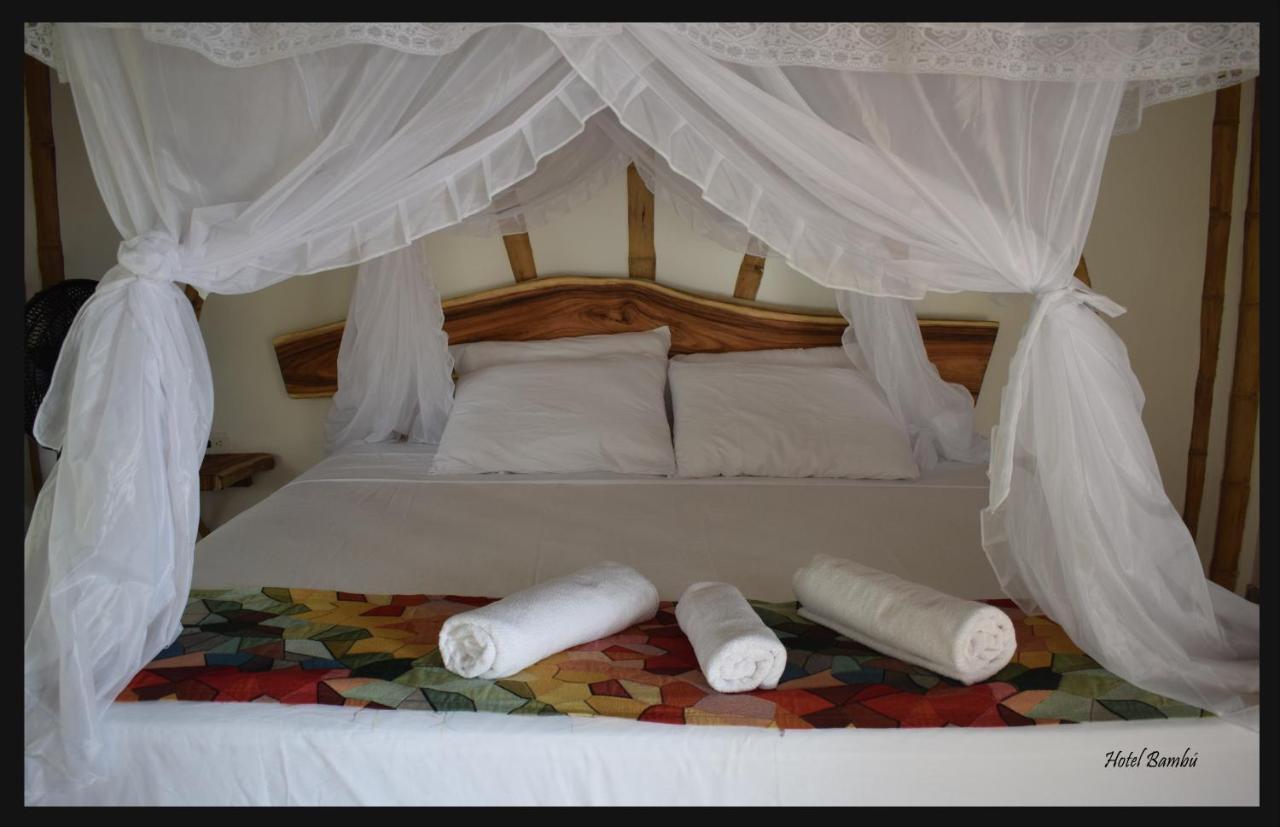 Hotel Bambú Canoa Bagian luar foto